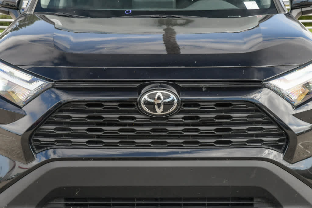Used 2025 Toyota RAV4 XLE AWD/4WD image 4