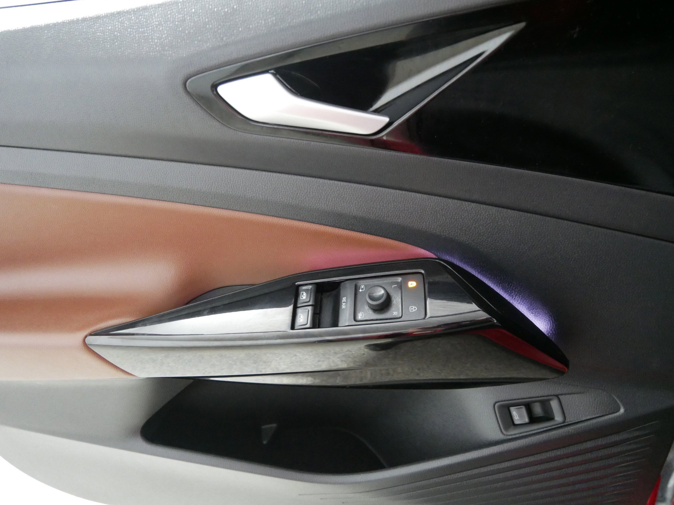 Certified 2021 Volkswagen ID.4 Pro S w/ Gradient Package image 19