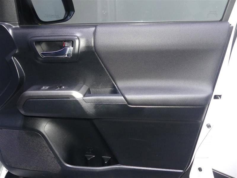 Used 2016 Toyota Tacoma TRD Off-Road w/ Exterior Package image 17