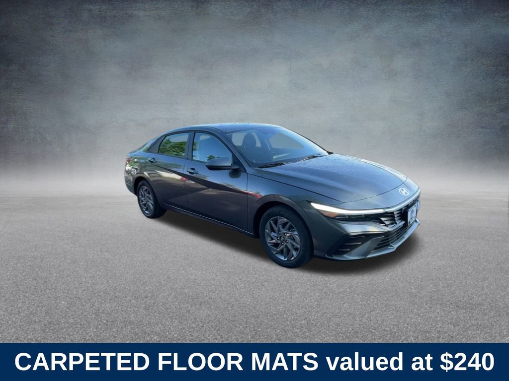 Used 2025 Hyundai Elantra Blue image 2