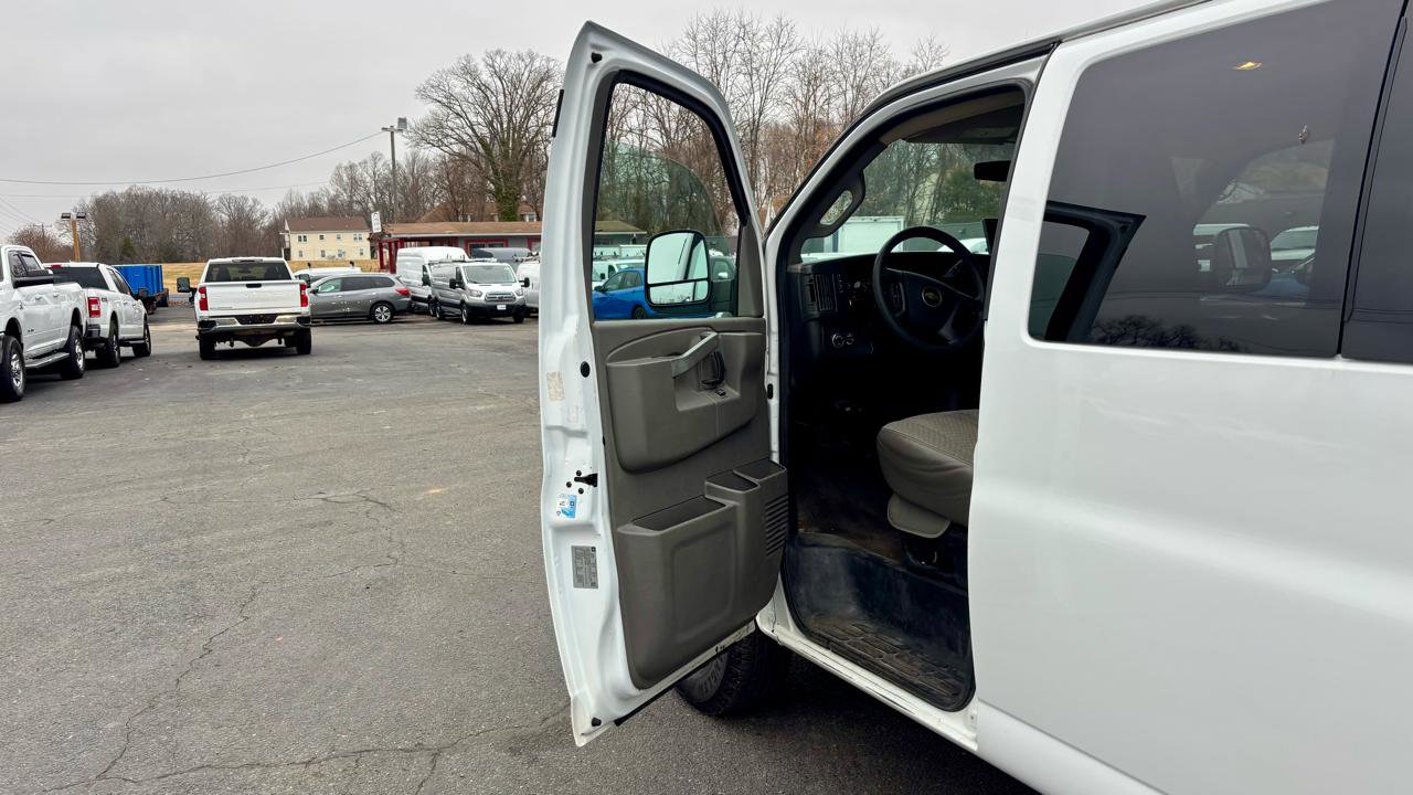 Used 2017 Chevrolet Express 3500 LT w/ LT Preferred Equipment Group image 14