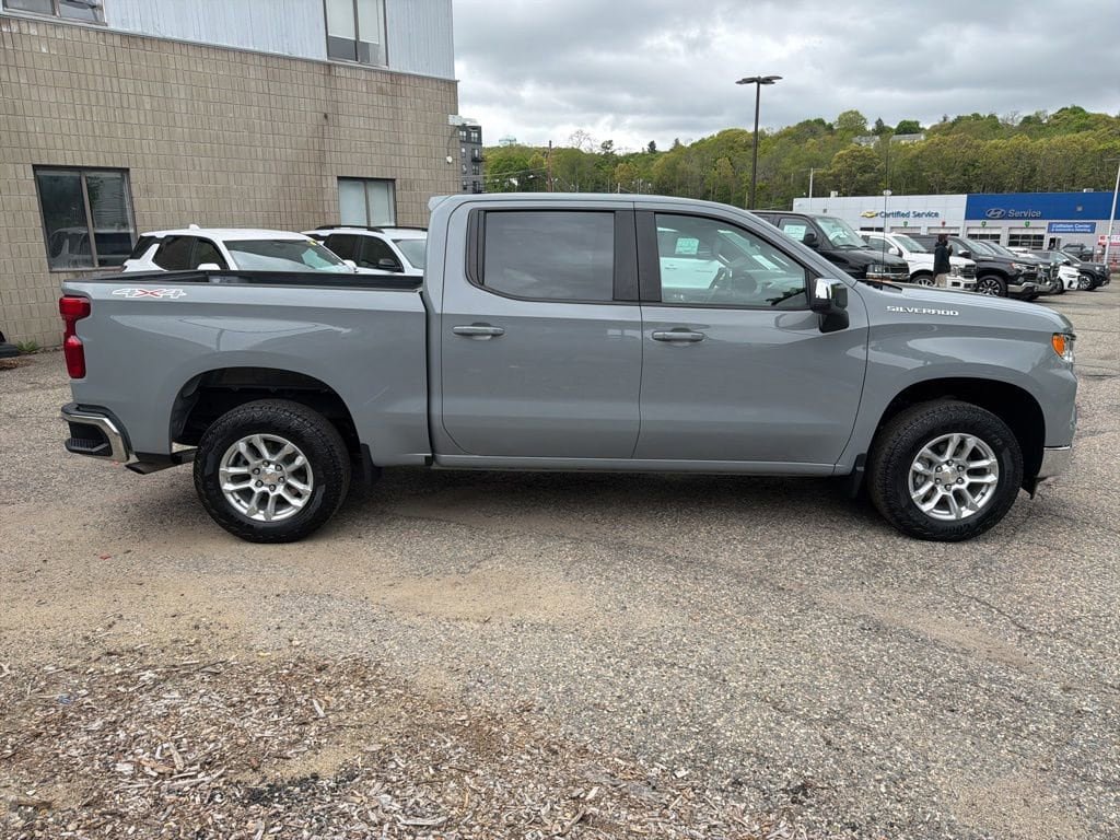 Used 2024 Chevrolet Silverado 1500 LT AWD/4WD image 8