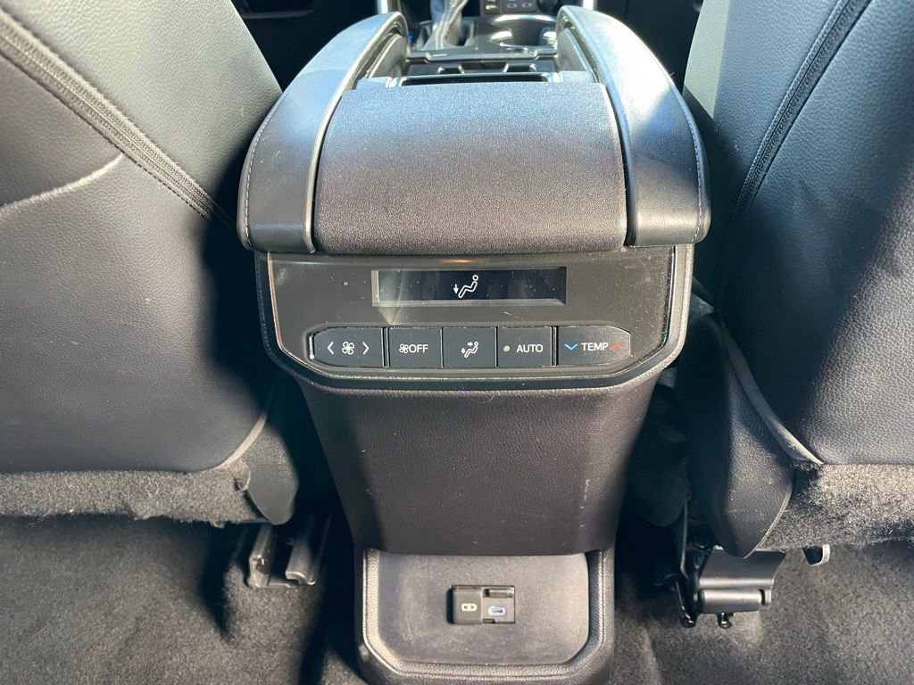 Used 2022 Toyota Highlander XLE image 38