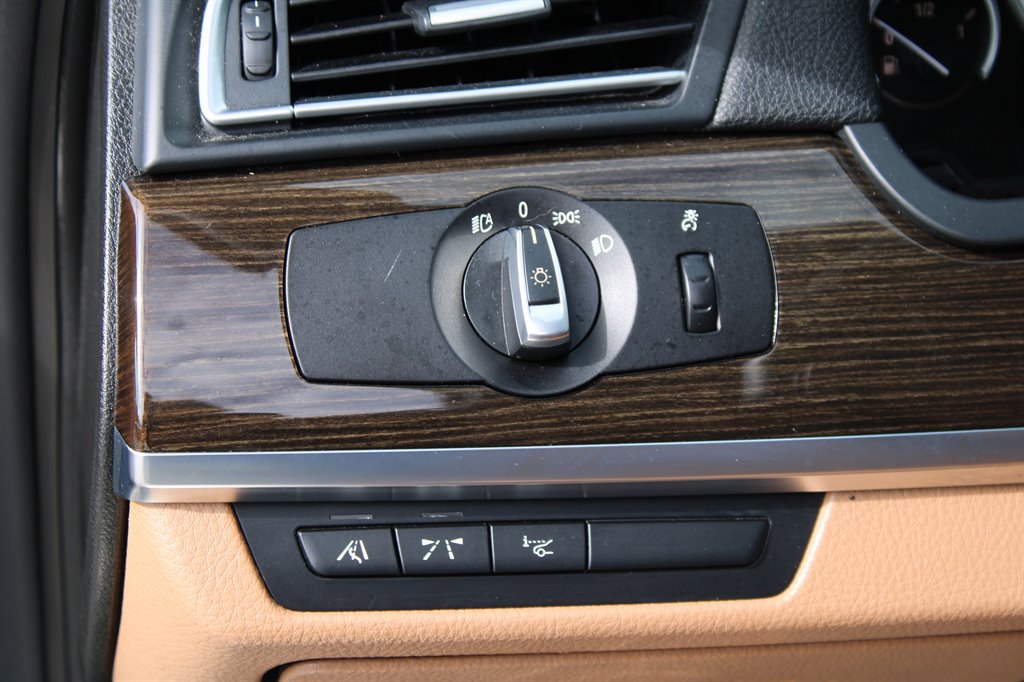 Used 2012 BMW 750Li xDrive AWD/4WD image 23