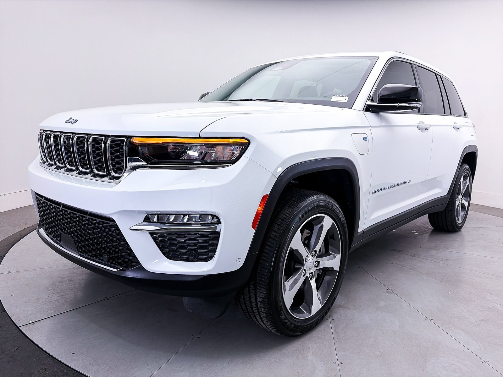 Used 2023 Jeep Grand Cherokee 4WD 4xe w/ Luxury Tech Group II image 16