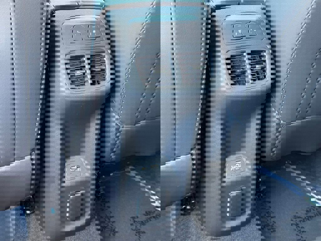 Used 2023 Buick Envision Avenir image 38