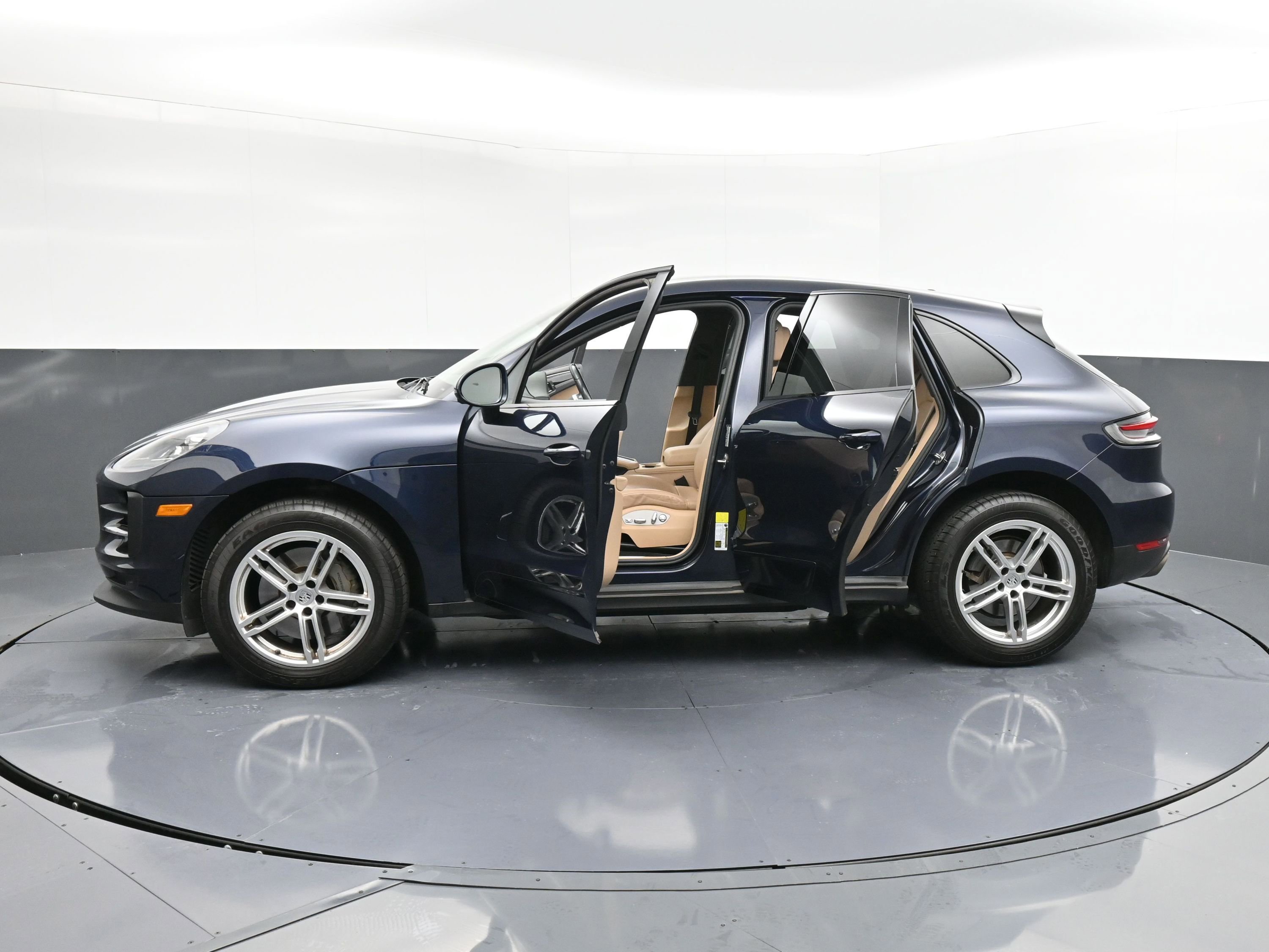 Used 2021 Porsche Macan S image 40