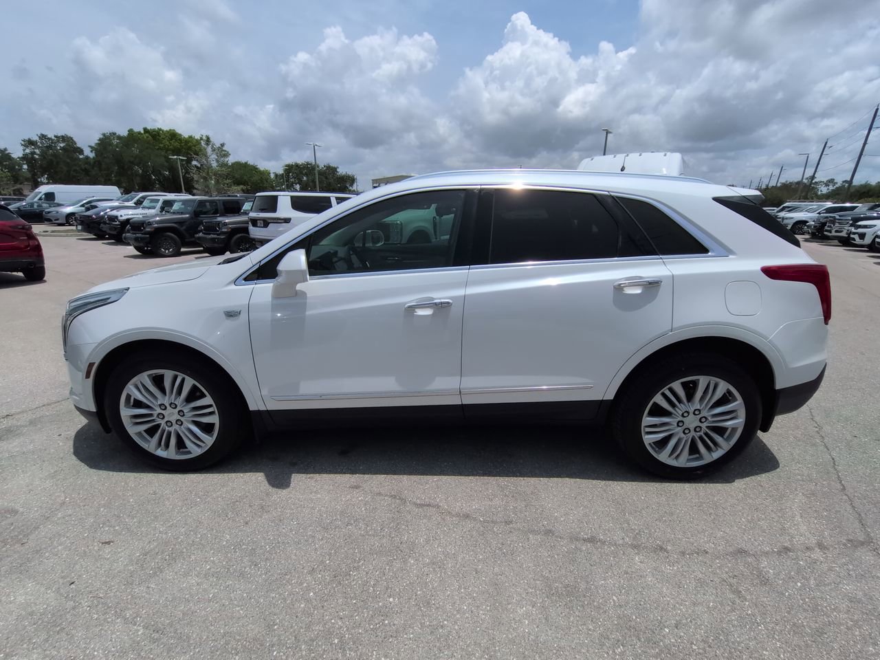 Used 2017 Cadillac XT5 Premium Luxury FWD image 8