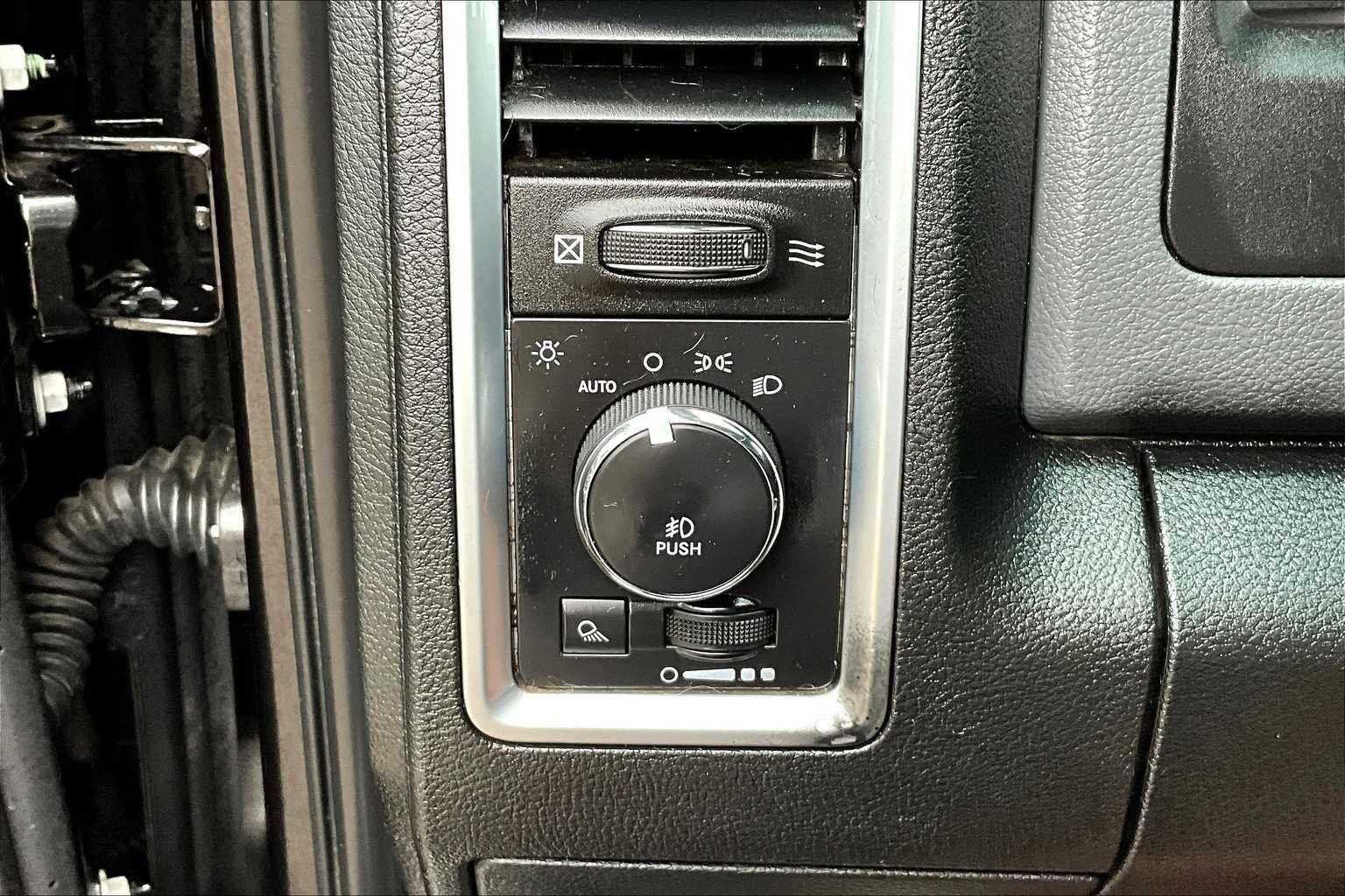 Used 2015 RAM 1500 Big Horn image 35