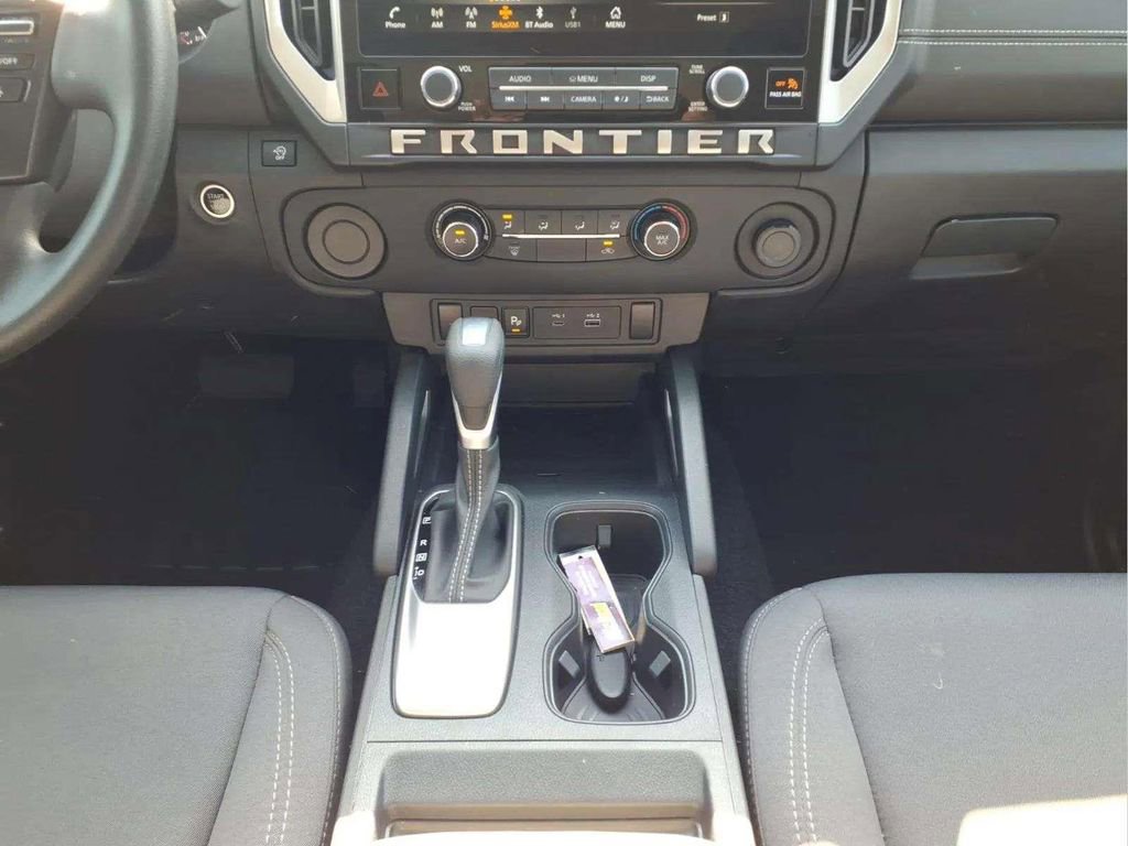 Used 2025 Nissan Frontier SV RWD image 11