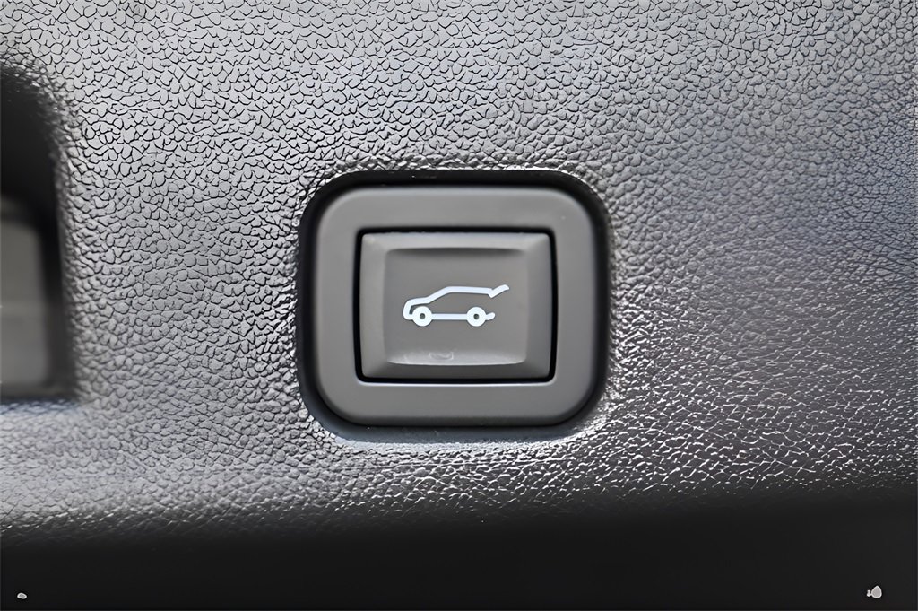 Used 2024 GMC Acadia Denali image 12