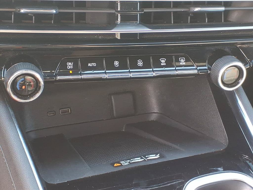 Used 2025 Chevrolet Traverse LT FWD image 31