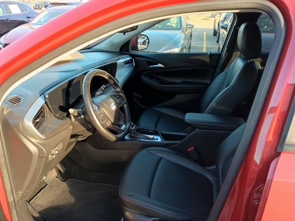 Used 2024 Buick Encore GX Sport Touring image 3