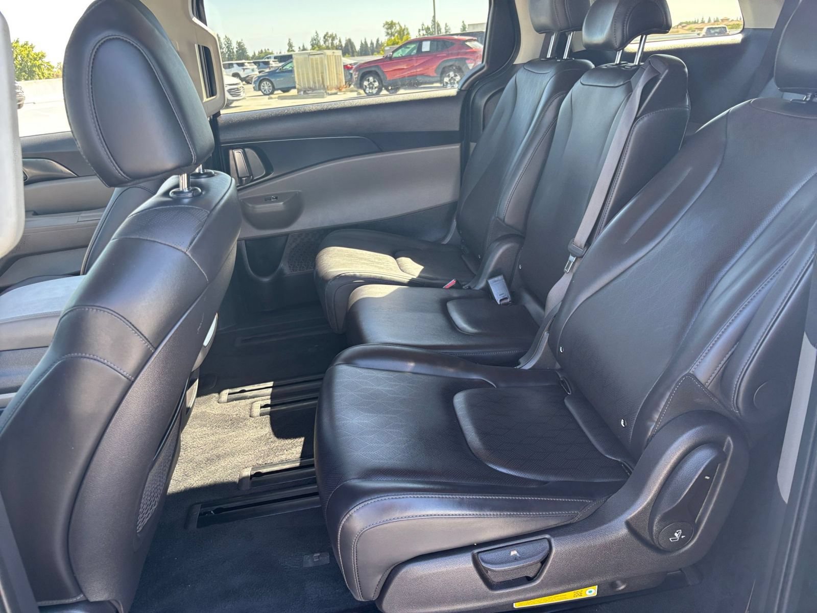 Used 2026 Kia Carnival FWD image 28