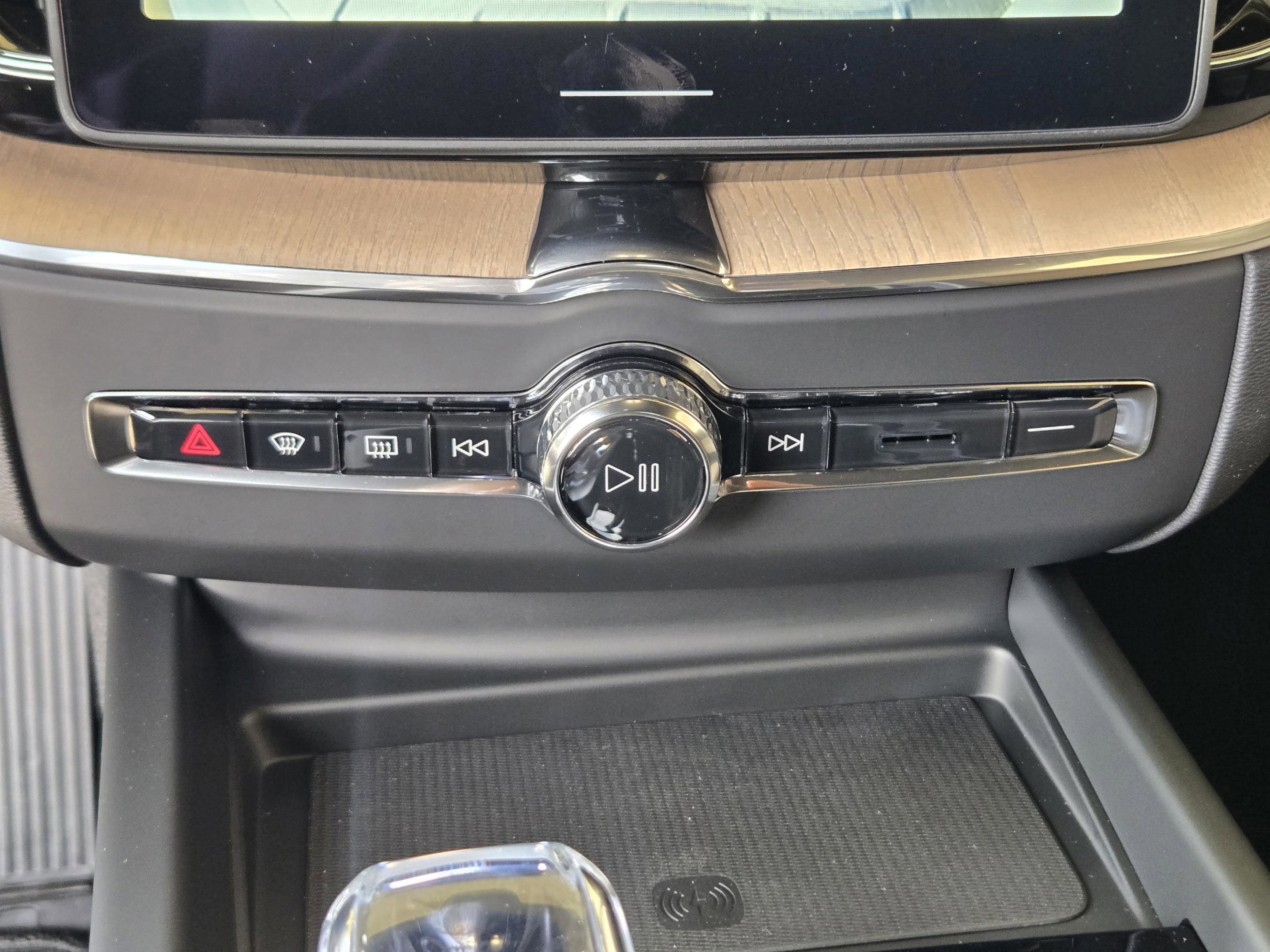 New 2026 Volvo XC60 B5 Plus w/ Protection Package Premier image 17