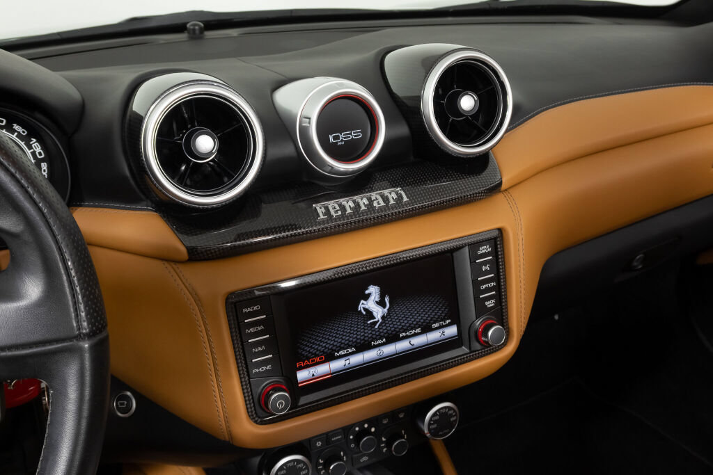 Used 2016 Ferrari California T RWD image 39