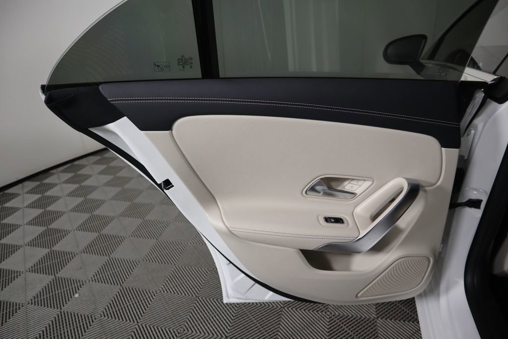 Used 2025 Mercedes-Benz CLA 250 image 27