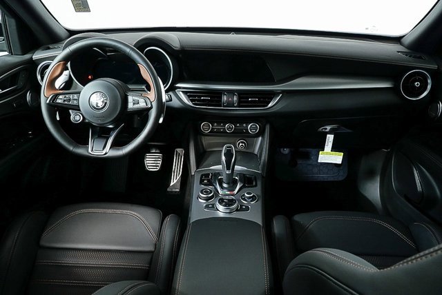 New 2025 Alfa Romeo Stelvio Sprint image 19