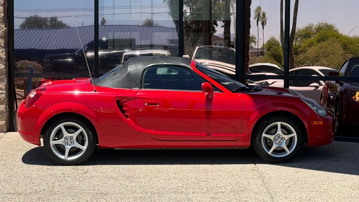 Used 2003 Toyota MR2 RWD image 18