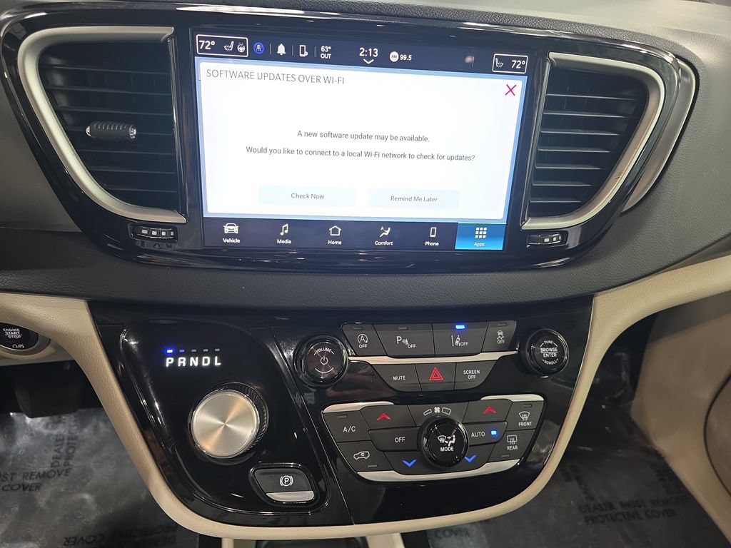 Used 2023 Chrysler Pacifica Touring-L FWD image 22