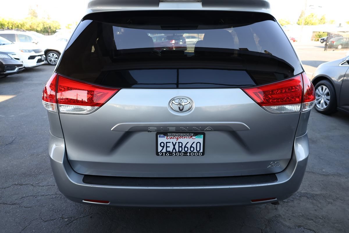 Used 2011 Toyota Sienna LE AWD/4WD image 5