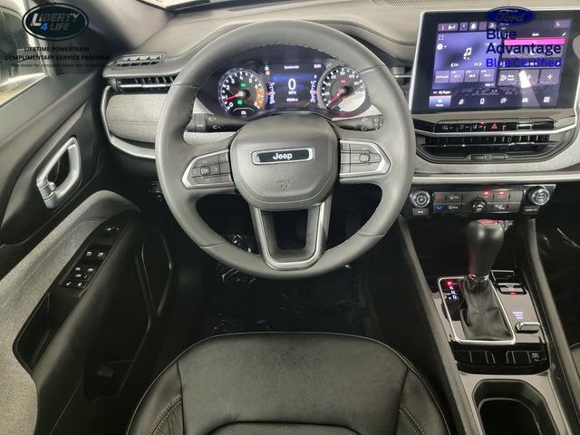 Used 2023 Jeep Compass Latitude image 24