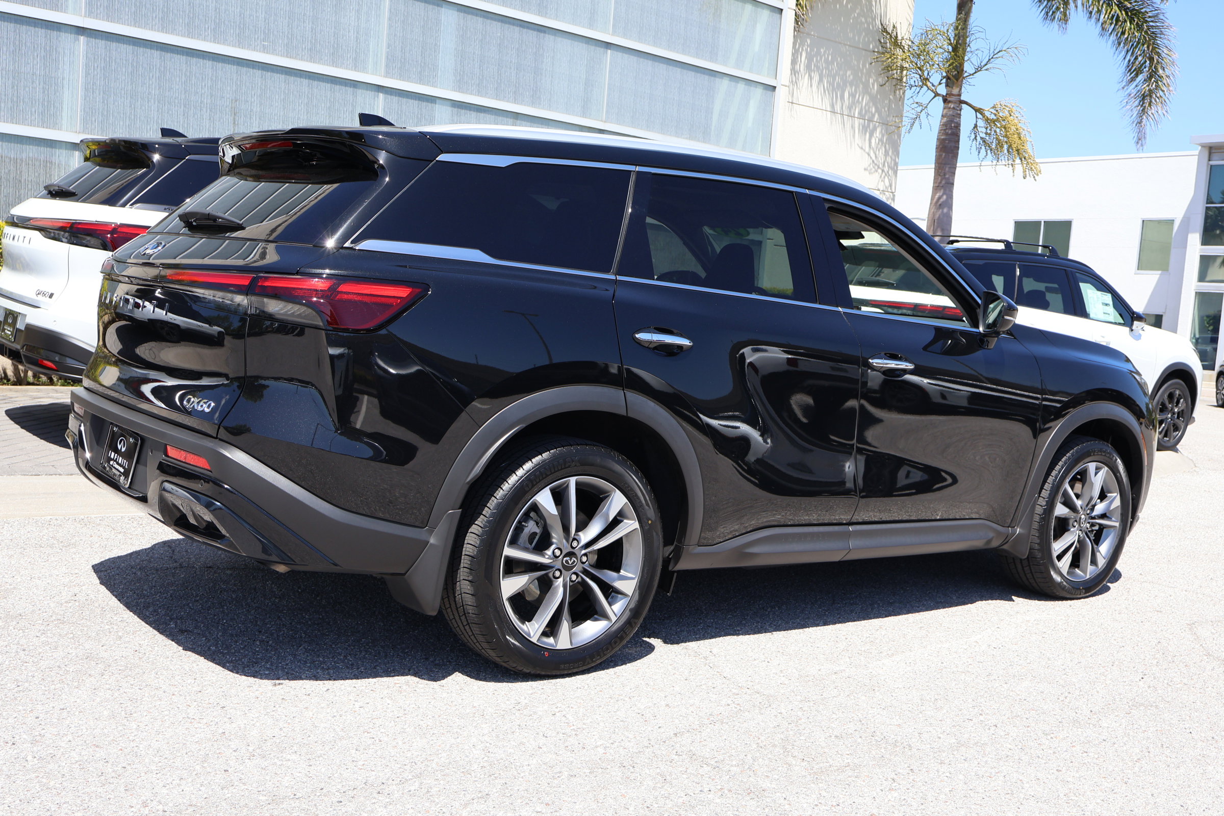 Certified 2024 INFINITI QX60 Luxe image 10