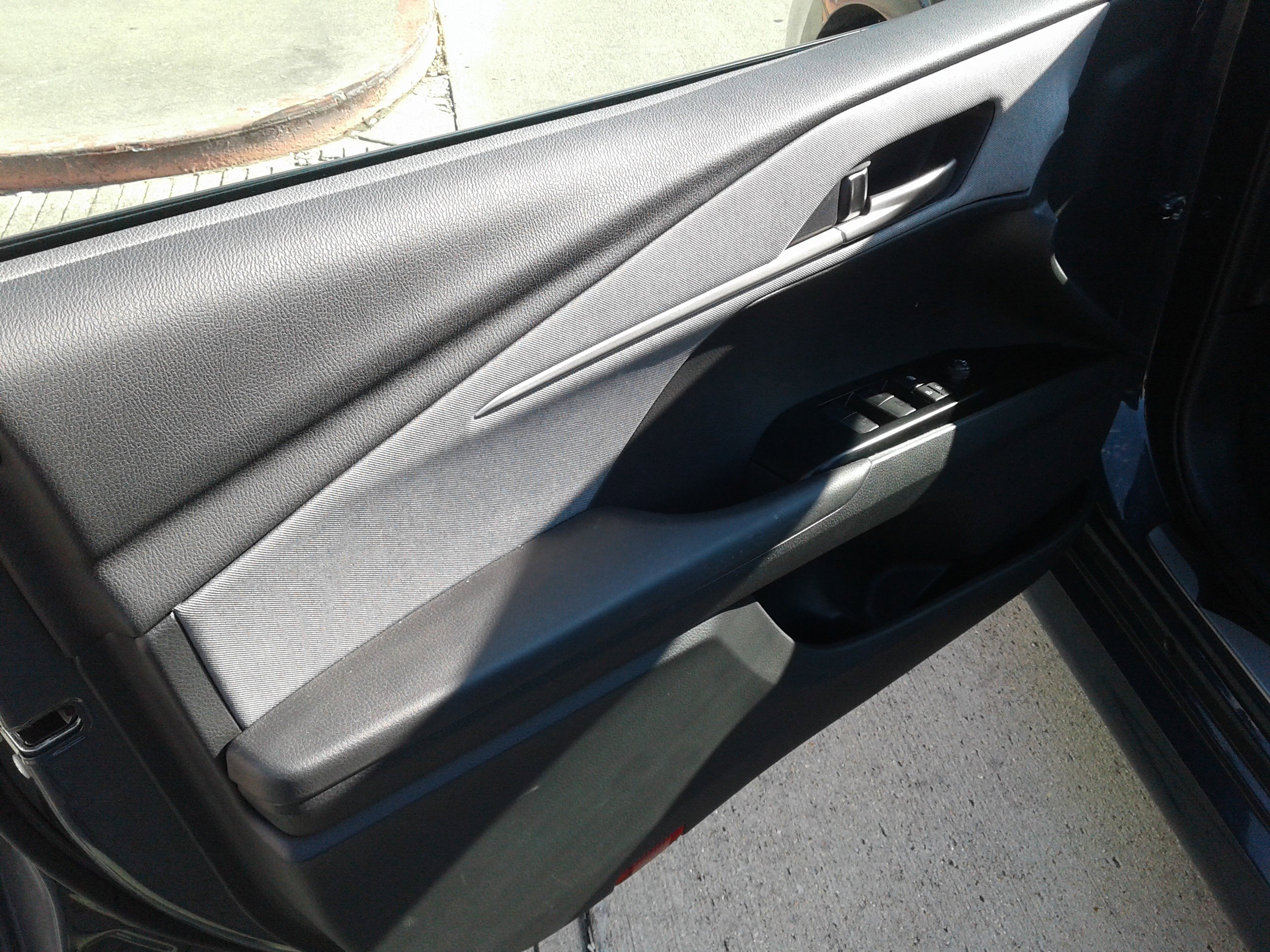 Used 2025 Toyota Camry LE image 15