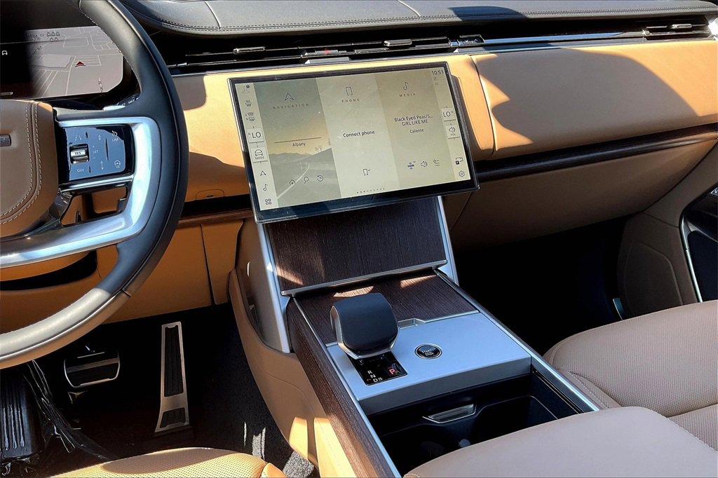 New 2025 Land Rover Range Rover Long Wheelbase SE image 6