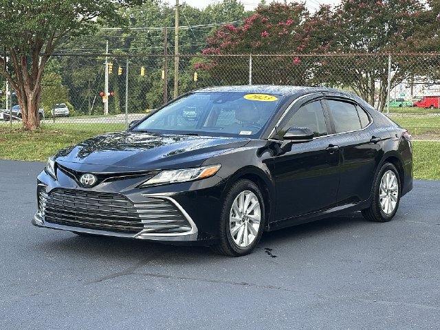 Used 2023 Toyota Camry LE FWD image 4