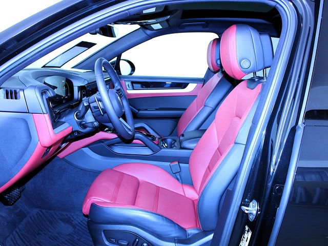 Certified 2025 Porsche Cayenne image 5
