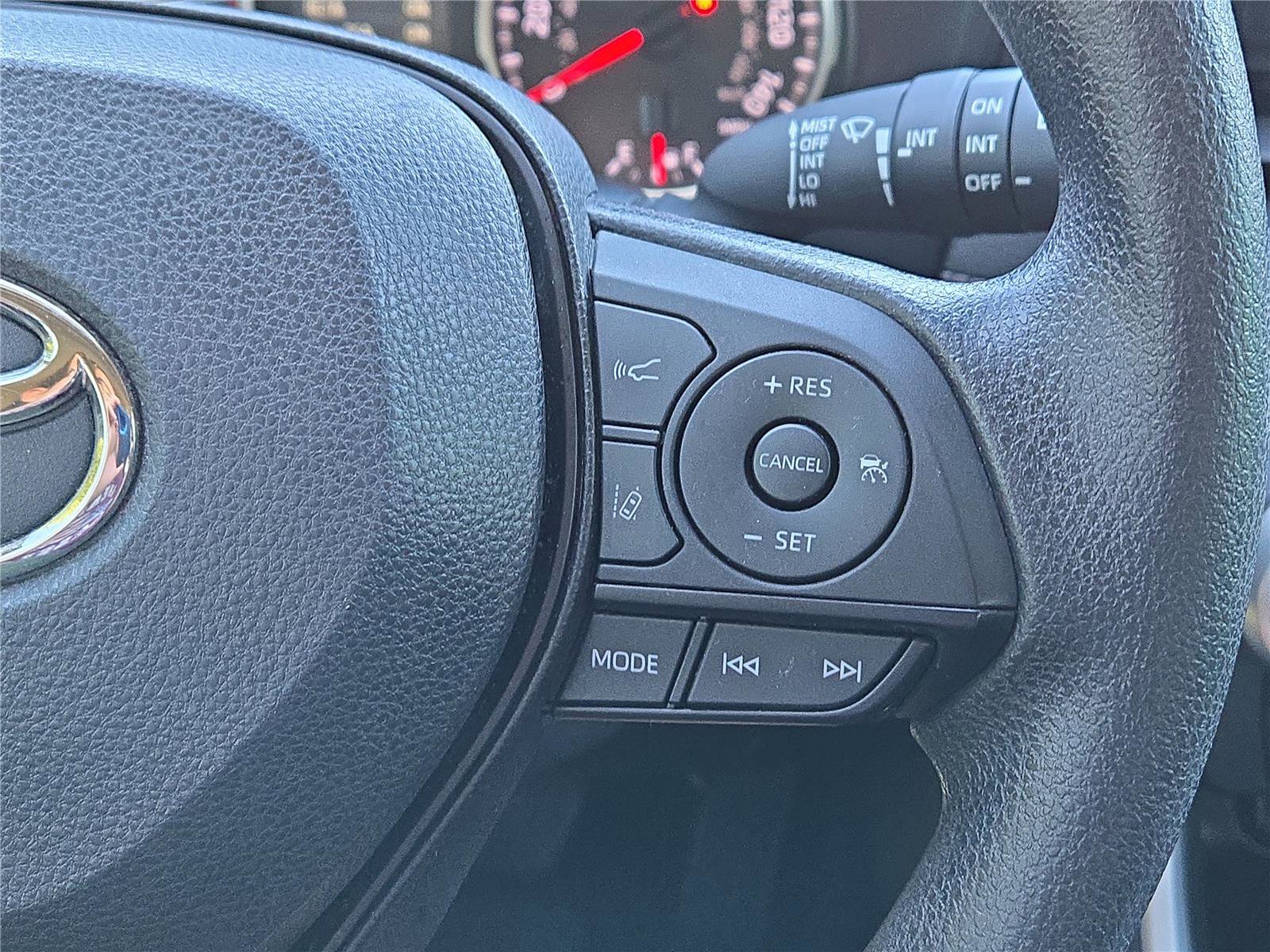 Used 2022 Toyota RAV4 XLE image 22