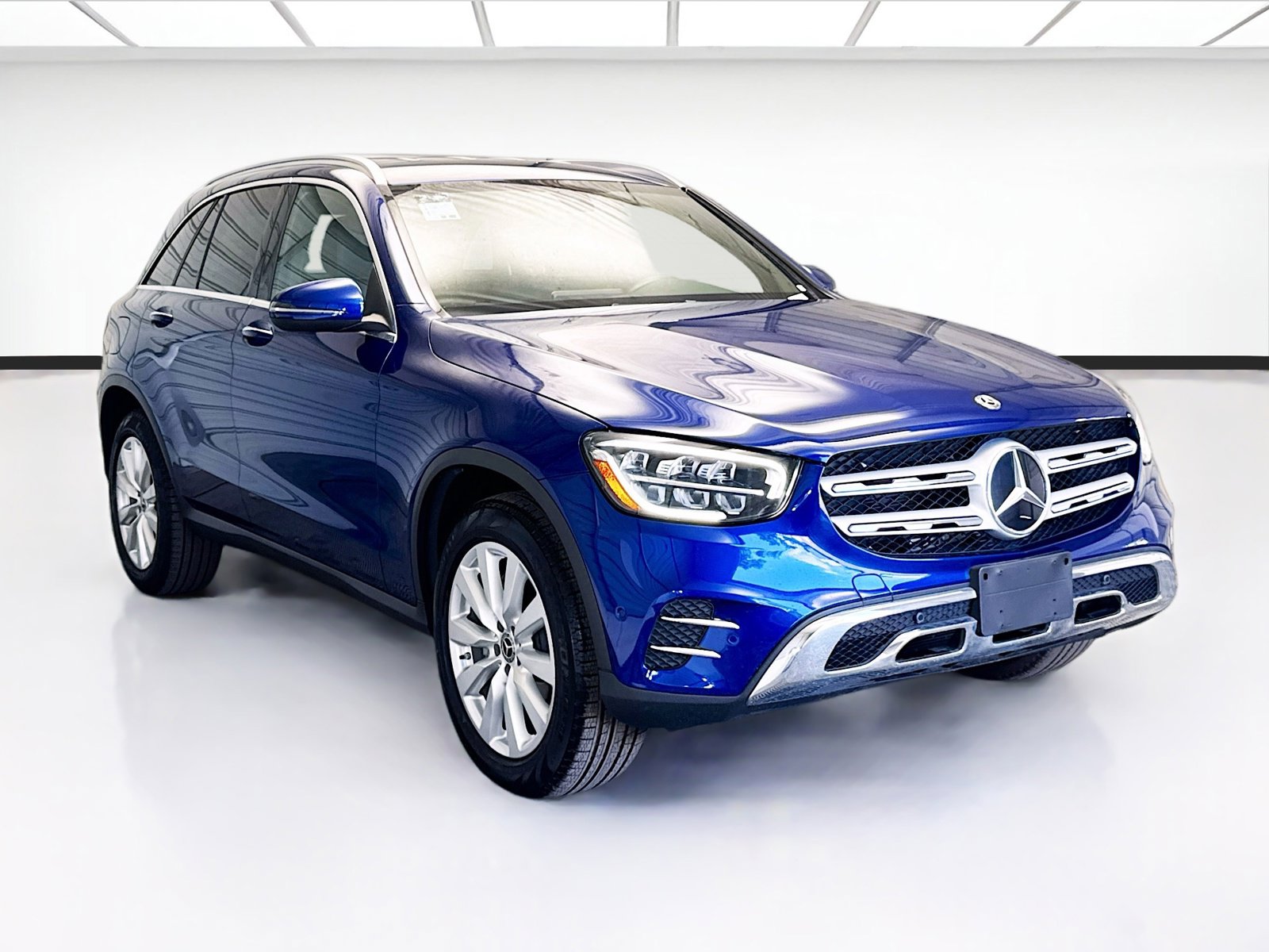 Used 2021 Mercedes-Benz GLC 300 4MATIC image 3