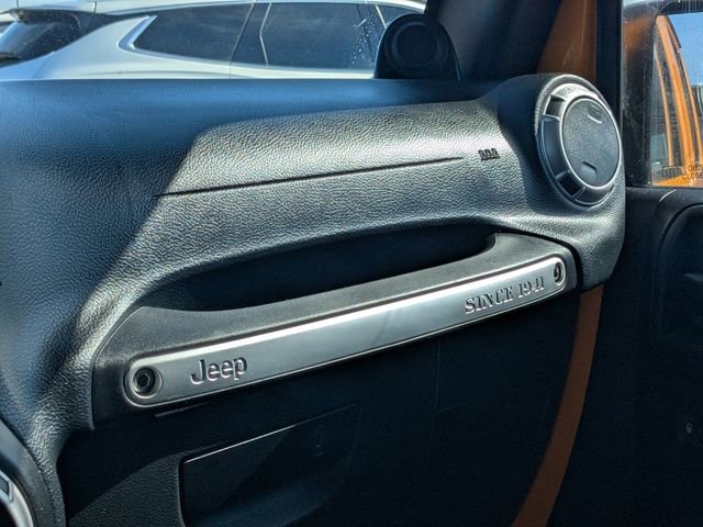 Used 2013 Jeep Wrangler Unlimited Rubicon w/ Connectivity Group image 27