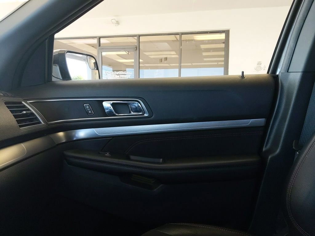 Used 2018 Ford Explorer XLT w/ Equipment Group 202A AWD/4WD image 26