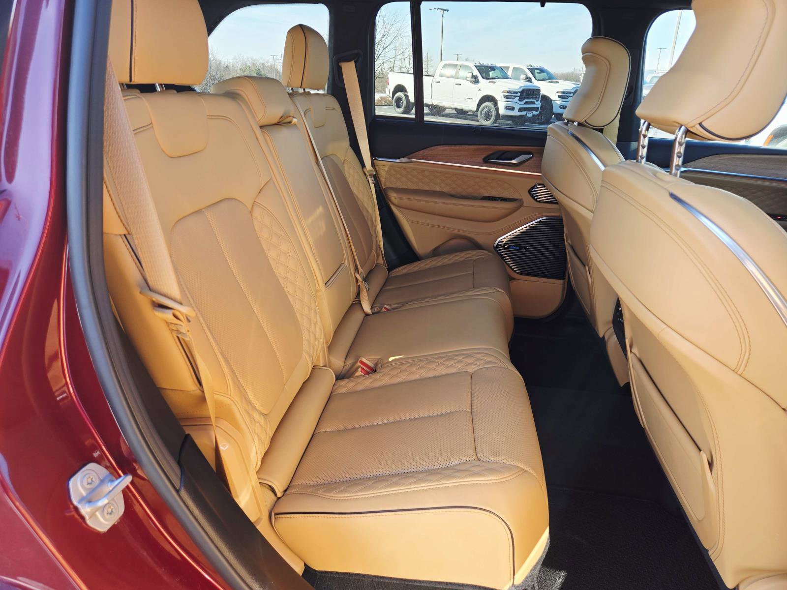 Used 2024 Jeep Grand Cherokee Summit image 16