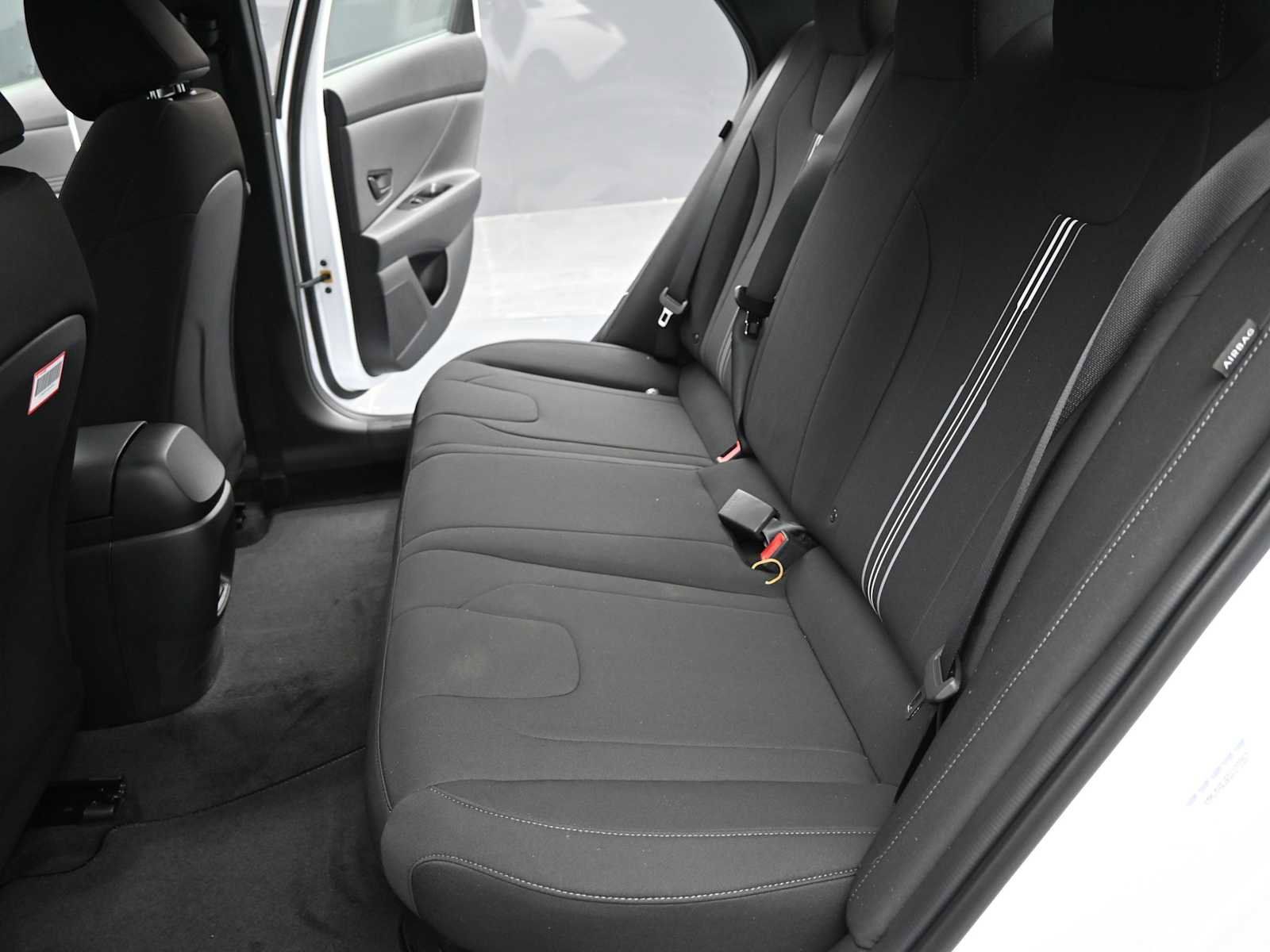 New 2025 Hyundai Elantra SEL image 14