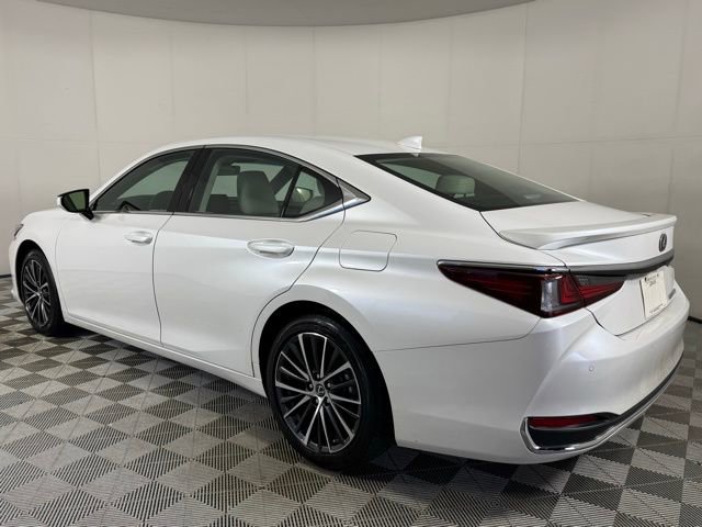 Used 2025 Lexus ES 300h w/ Premium Package image 4