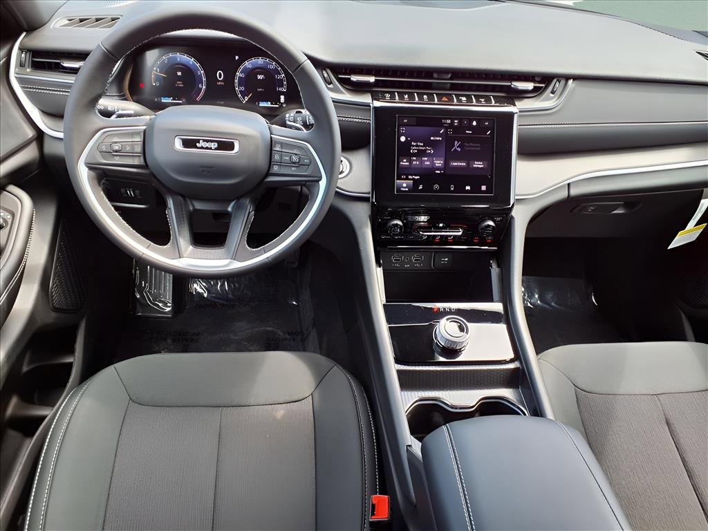 New 2025 Jeep Grand Cherokee L Laredo image 11