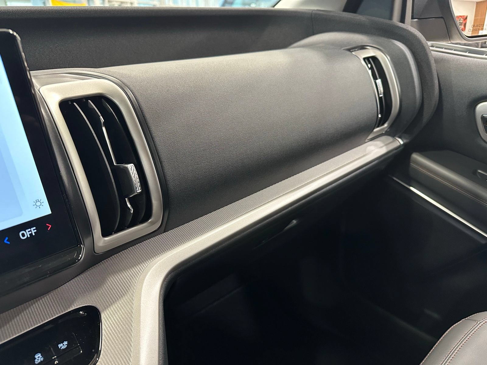 New 2025 Ford Expedition Active RWD image 20