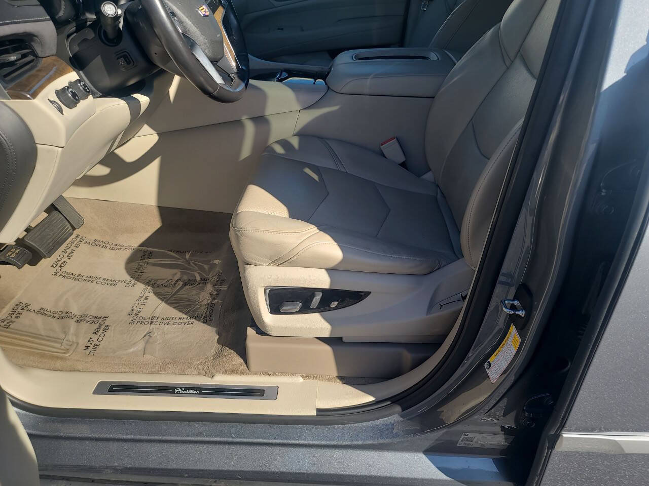 Used 2019 Cadillac Escalade Luxury AWD/4WD image 15