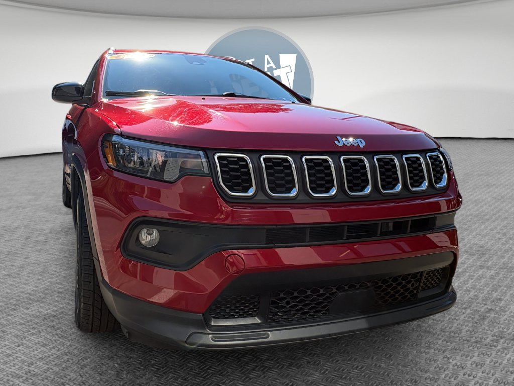 Certified 2025 Jeep Compass Latitude AWD/4WD image 1