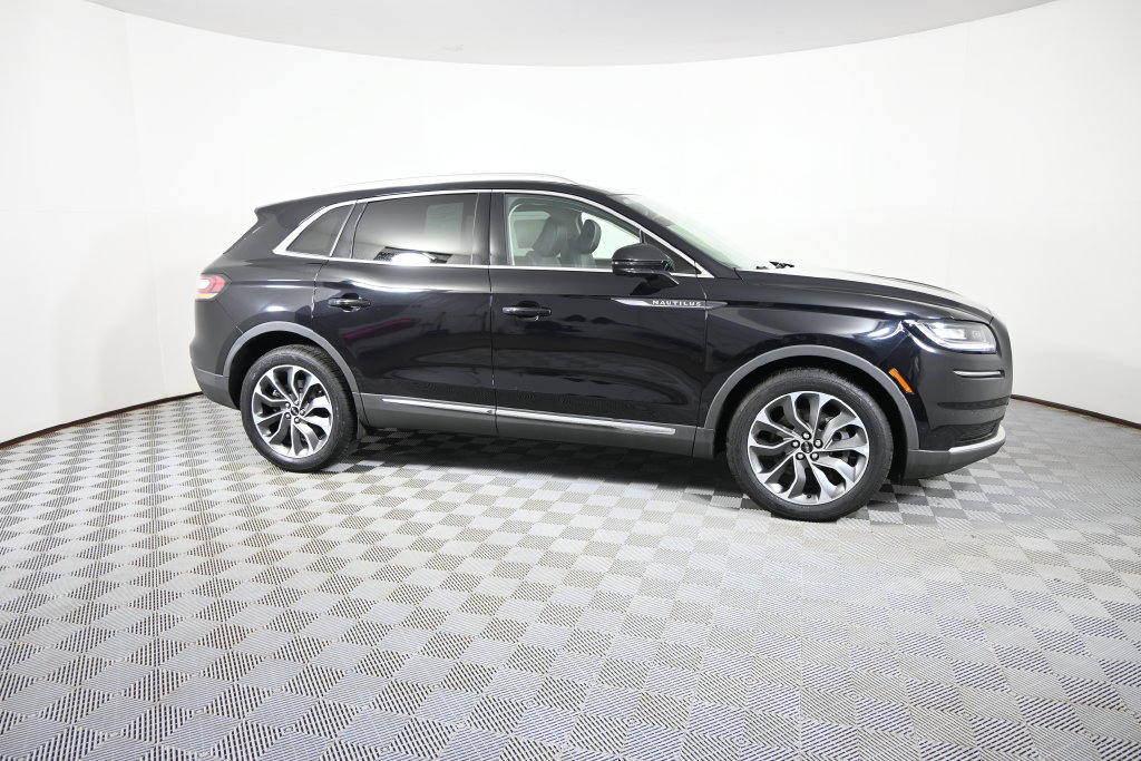 Used 2023 Lincoln Nautilus Reserve AWD/4WD image 8