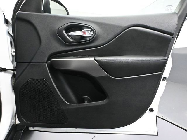 Used 2019 Jeep Cherokee Latitude w/ Popular Appearance Group image 39