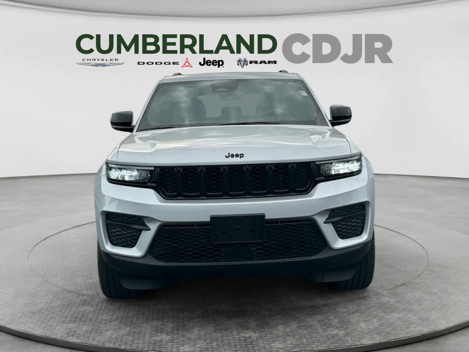 Used 2023 Jeep Grand Cherokee Altitude AWD/4WD image 9