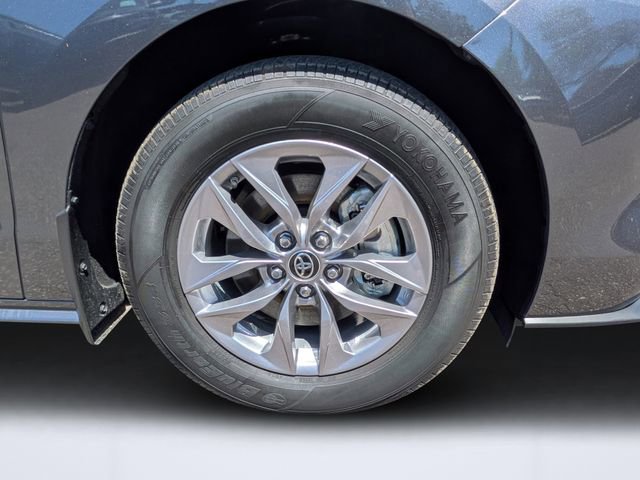 Used 2025 Toyota Sienna XLE w/ XLE Plus Package FWD image 10