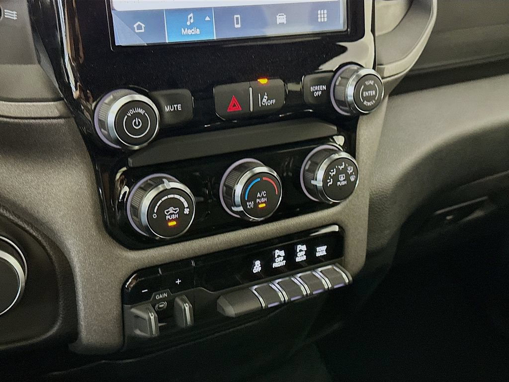 New 2026 RAM 1500 Express AWD/4WD image 15