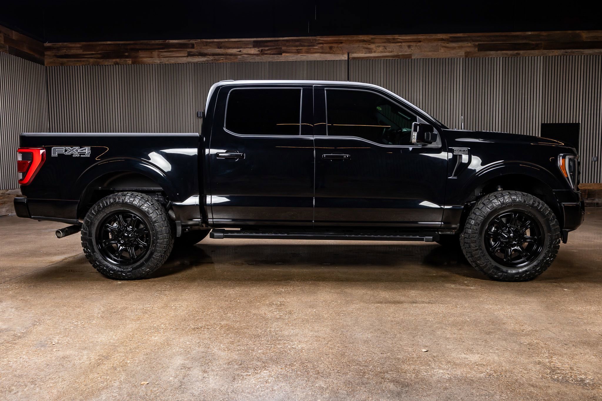 Used 2022 Ford F150 Lariat w/ Equipment Group 502A High image 11