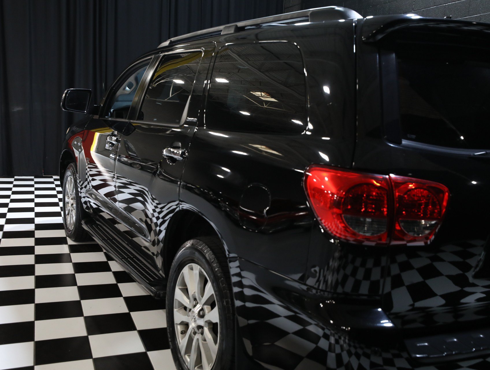 Used 2016 Toyota Sequoia Limited AWD/4WD image 23
