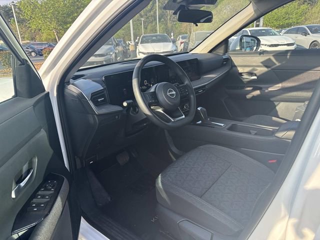 Used 2025 Nissan Kicks SV image 2